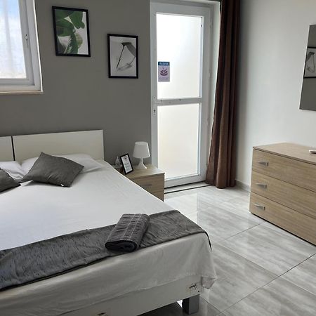 F5 Room 1, Private Double Room With Private Bathroom And Balcony In Shared Flat Msida Exterior foto