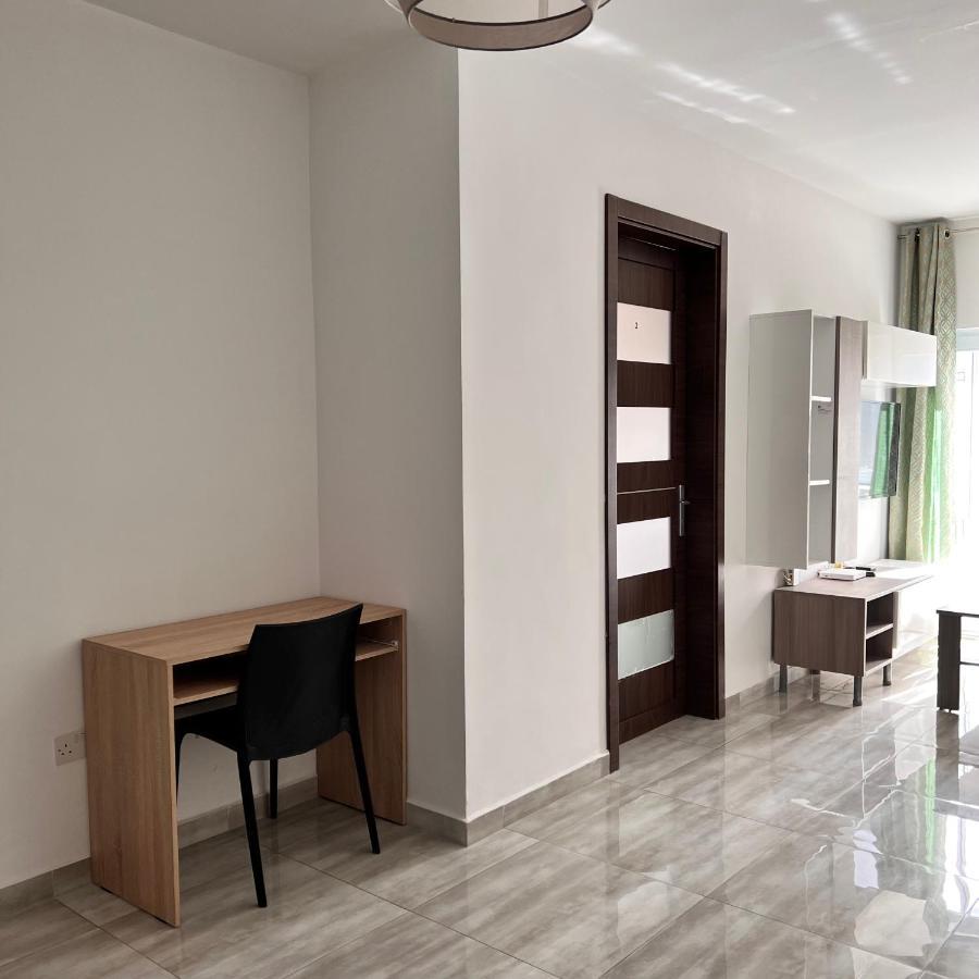 F5 Room 1, Private Double Room With Private Bathroom And Balcony In Shared Flat Msida Exterior foto