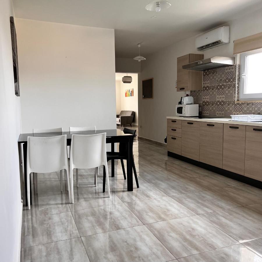 F5 Room 1, Private Double Room With Private Bathroom And Balcony In Shared Flat Msida Exterior foto