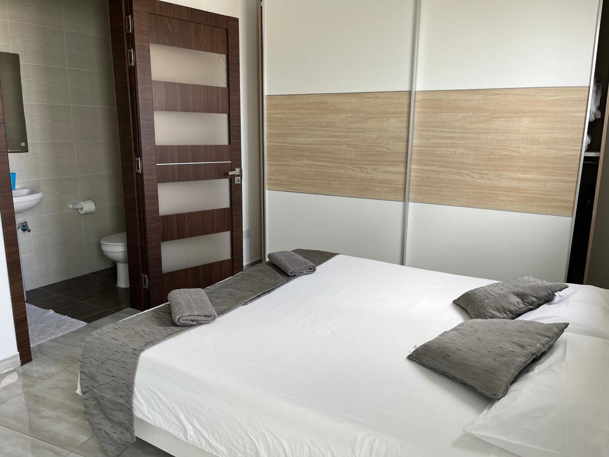 F5 Room 1, Private Double Room With Private Bathroom And Balcony In Shared Flat Msida Exterior foto