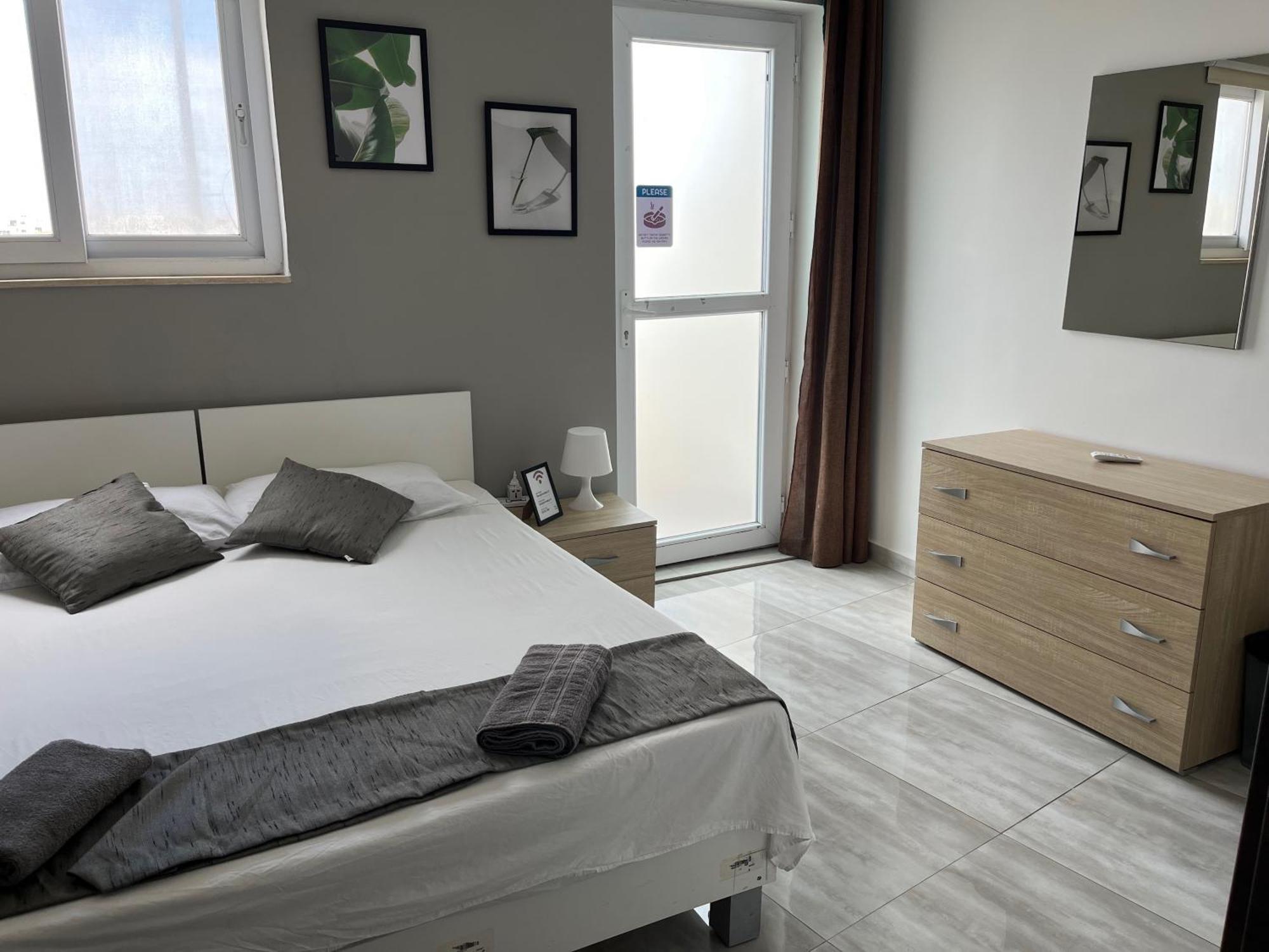 F5 Room 1, Private Double Room With Private Bathroom And Balcony In Shared Flat Msida Exterior foto